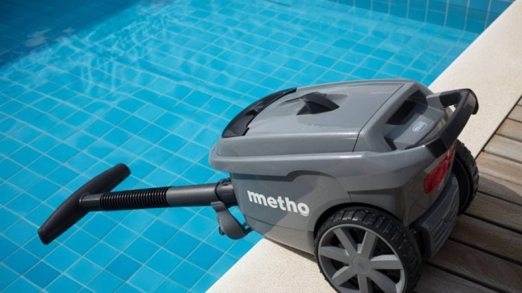 Swimming pool vacuum cleaner UK guide: top models and features