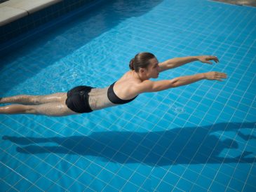 Saltwater vs. Chlorine Pools: Choosing the Best Option for Luxury, Maintenance, and Sustainability